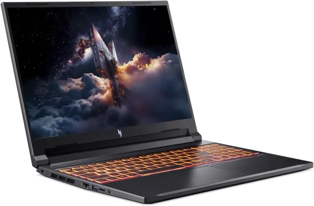 Acer Nitro V 16 — RTX 5070, 180 Hz, vista 2