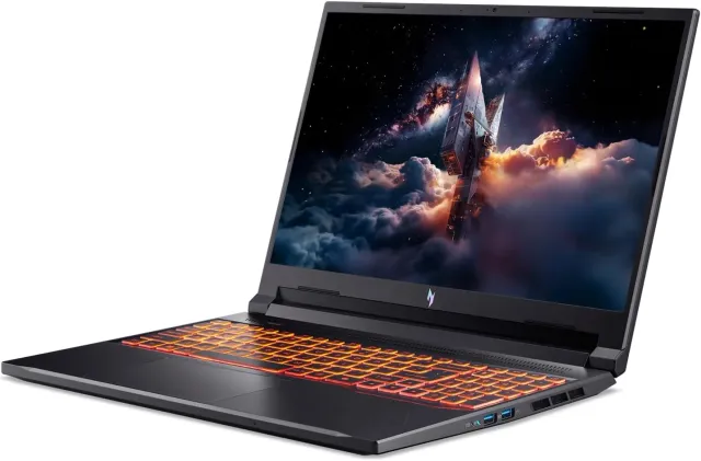 Acer Nitro V 16 — RTX 5070, 180 Hz, vista 3