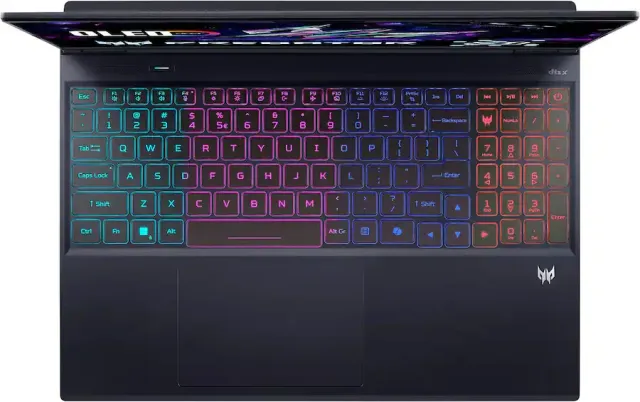 Acer Predator Helios Neo 16S — RTX 5060, OLED 240 Hz, vista 4