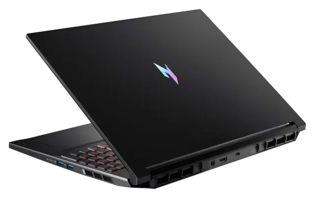 Acer Nitro V 16 — RTX 5050, Core 7, 512 GB, vista 5