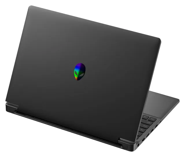Alienware 15 — RTX 5060, vista 5