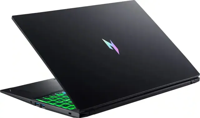 Acer Nitro V 16 — RTX 5060, Core 7, vista 5