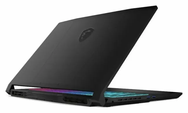 MSI Katana 15 — RTX 5070, vista 6
