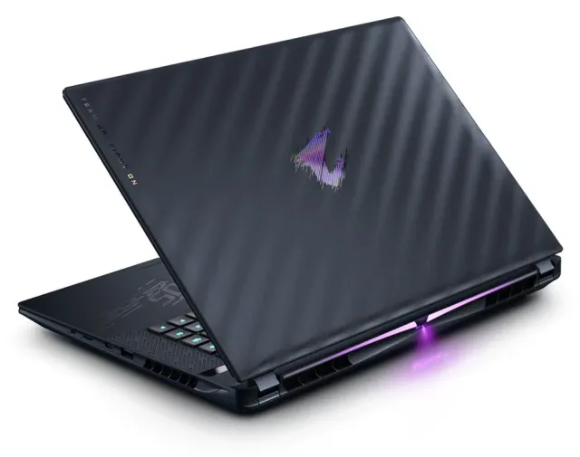 Gigabyte AORUS MASTER 16 — RTX 5080, OLED 240 Hz, vista 6
