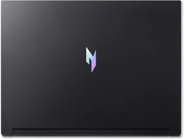 Acer Nitro V 16 — RTX 5070, 180 Hz, vista 7